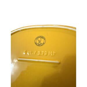 ROSCHO YELLOW BAKERS CERAMIC 4 QUART CASSEROLE DISH. BEAUTIFUL YELLOW.